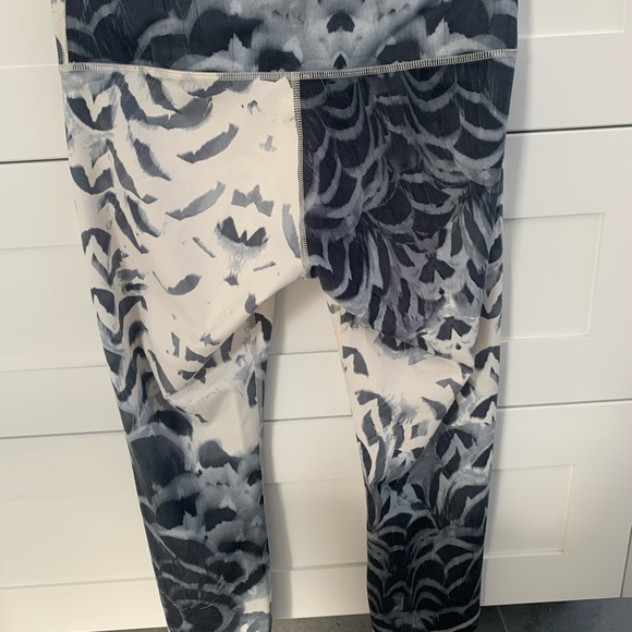 Lululemon Wunder Under Cropped Legging Luon - Picture 2 of 4